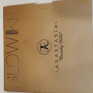 Anastasia Beverly Hills glow kit